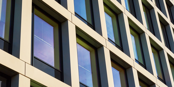 Puertas y Ventanas de Aluminio / PVC a medida en Barcelona · Panóramicas PVC de Seguridad