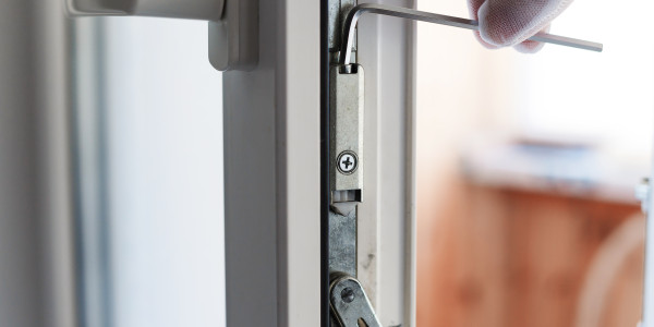 Puertas y Ventanas Seguridad de Aluminio / PVC en Barcelona · Cerradura de Seguridad