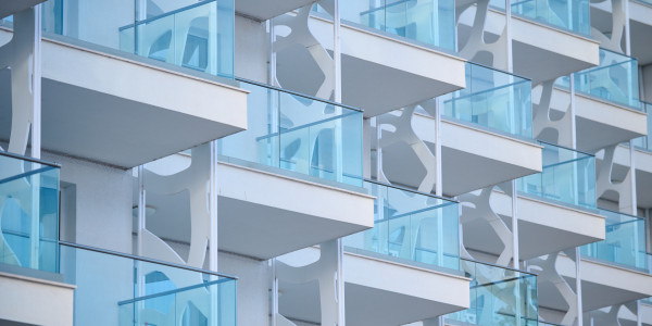 Puertas y Ventanas Aislantes de Aluminio / PVC en Barcelona · Balconeras