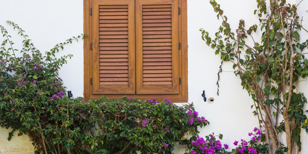 Puertas y Ventanas Aislantes de Aluminio / PVC en Barcelona · Contraventanas y Persianas a Medida