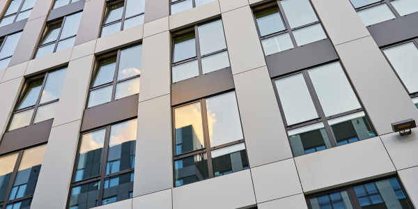 Fabricantes / Instaladores de Puertas y Ventanas de Aluminio / PVC en Barcelona · Aislamiento Térmico y Acústico