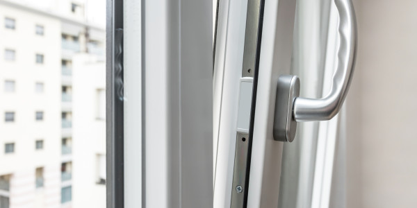 Fabricantes / Instaladores de Puertas y Ventanas de Aluminio / PVC Folgueroles · Oscilobatientes - Abatibles