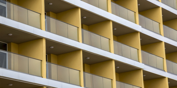 Puertas y Ventanas de Aluminio / PVC a medida la Coma i la Pedra · Balconeras