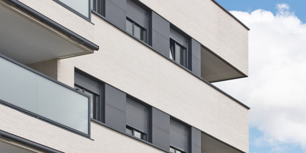 Puertas y Ventanas de Aluminio / PVC a medida la Coma i la Pedra · Fabricación e Instalación