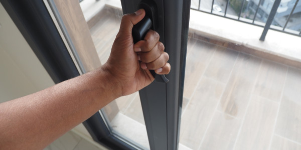 Puertas y Ventanas Insonorizadas de Aluminio / PVC Odèn · Cierre Hermético