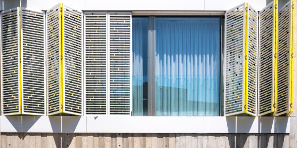 Puertas y Ventanas Seguridad de Aluminio / PVC Espinelves · Contraventanas y Persianas a Medida